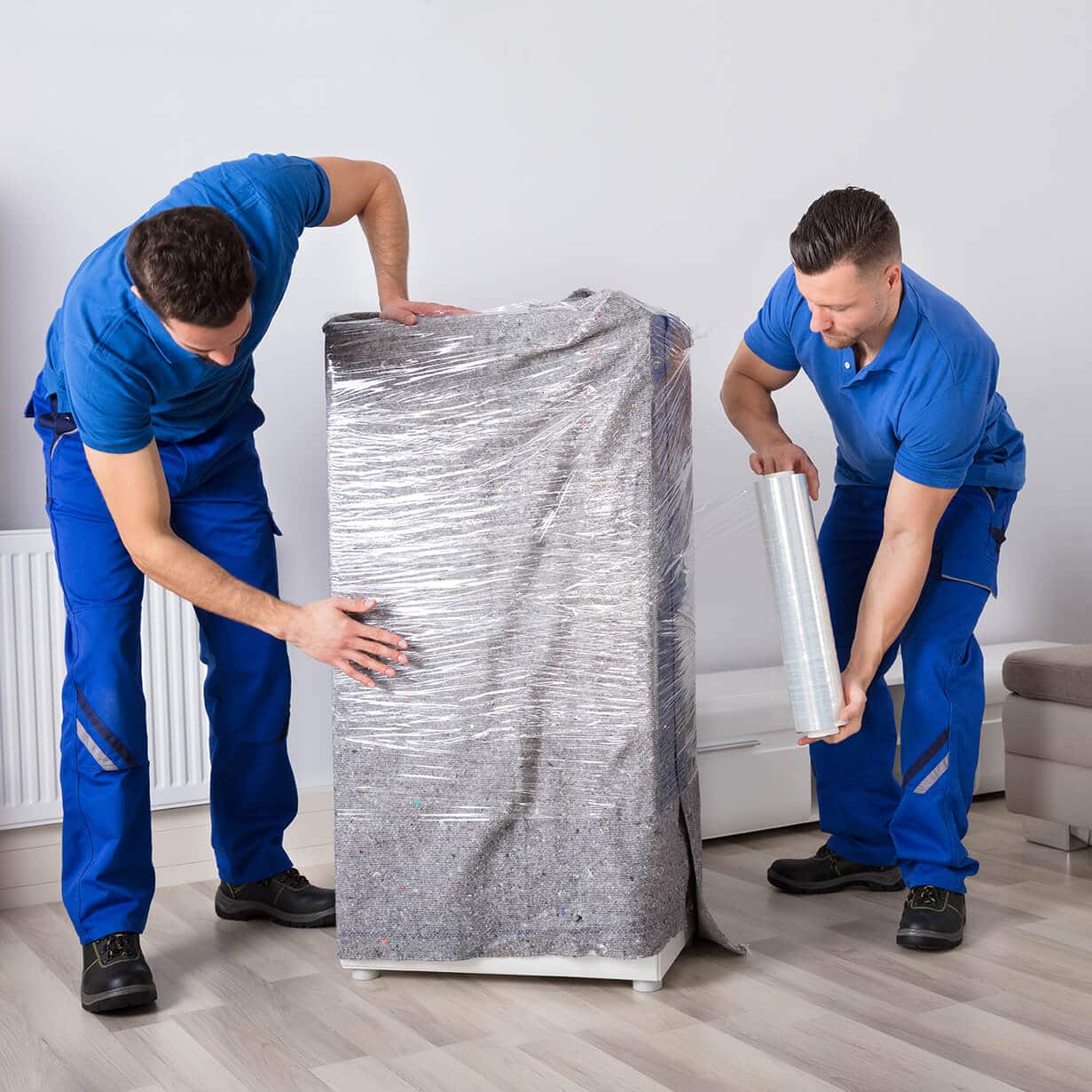 reliant_moving_services_men_packing_box VoIP Phone Service Lewisville TX